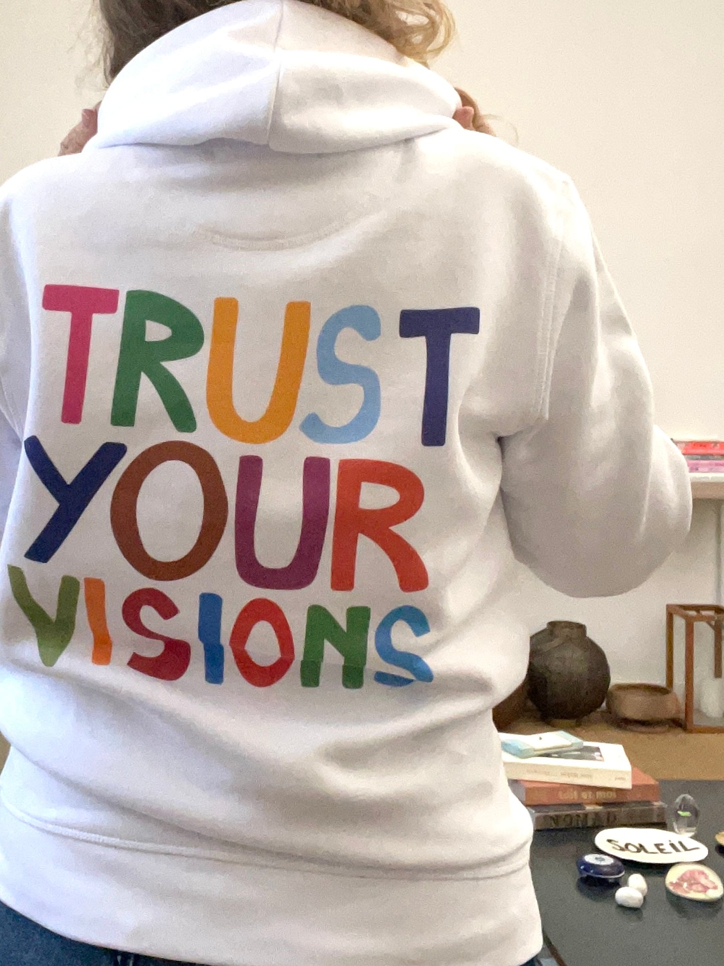 HOODIE blanc "Trust Your Visions" N°9