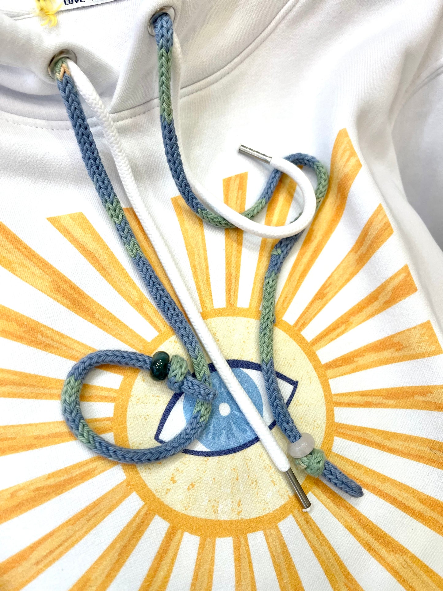 HOODIE blanc "Trust Your Visions" N°9