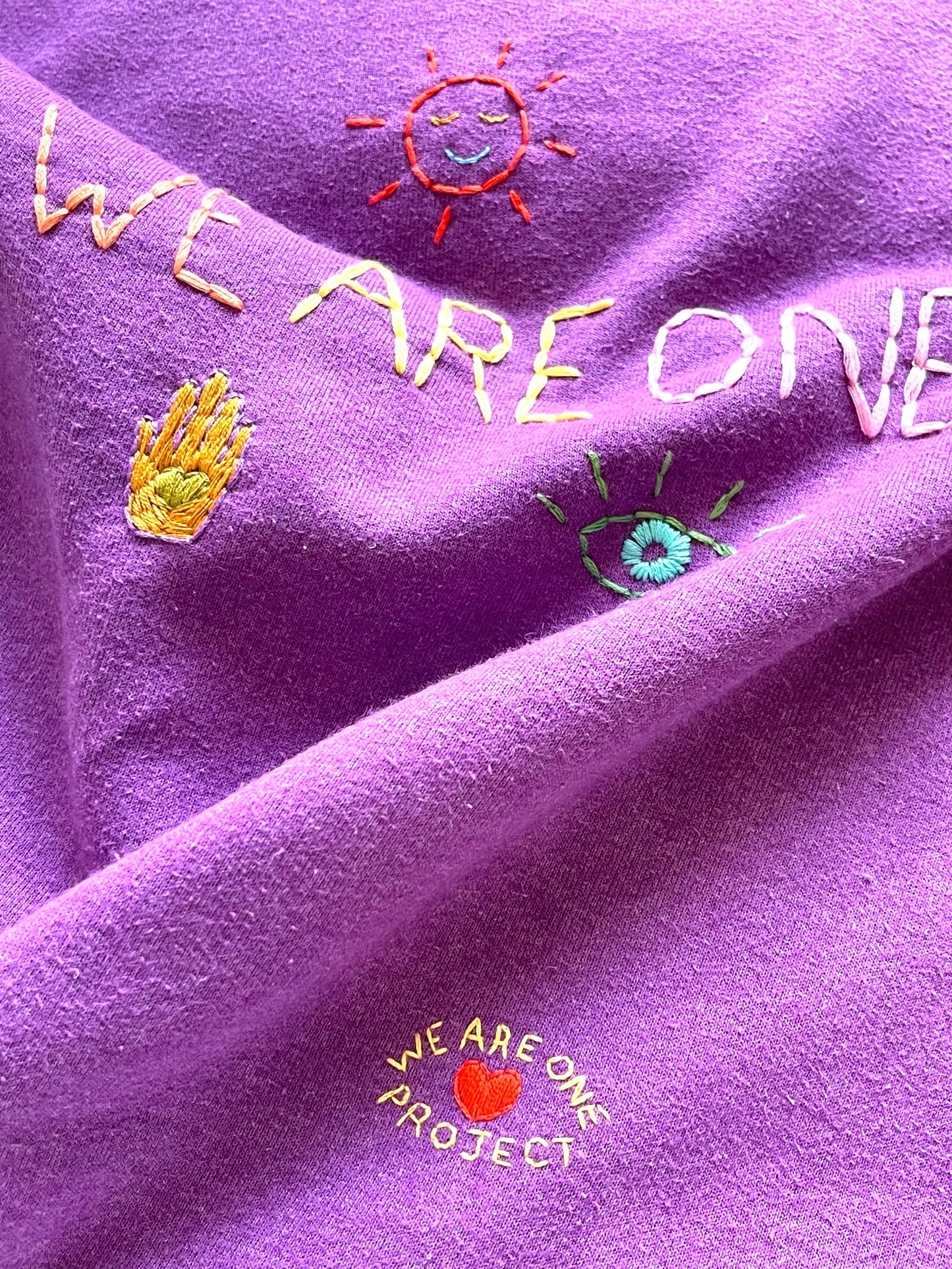 Sweat Vintage Brodé Mantra "WeAreOne"