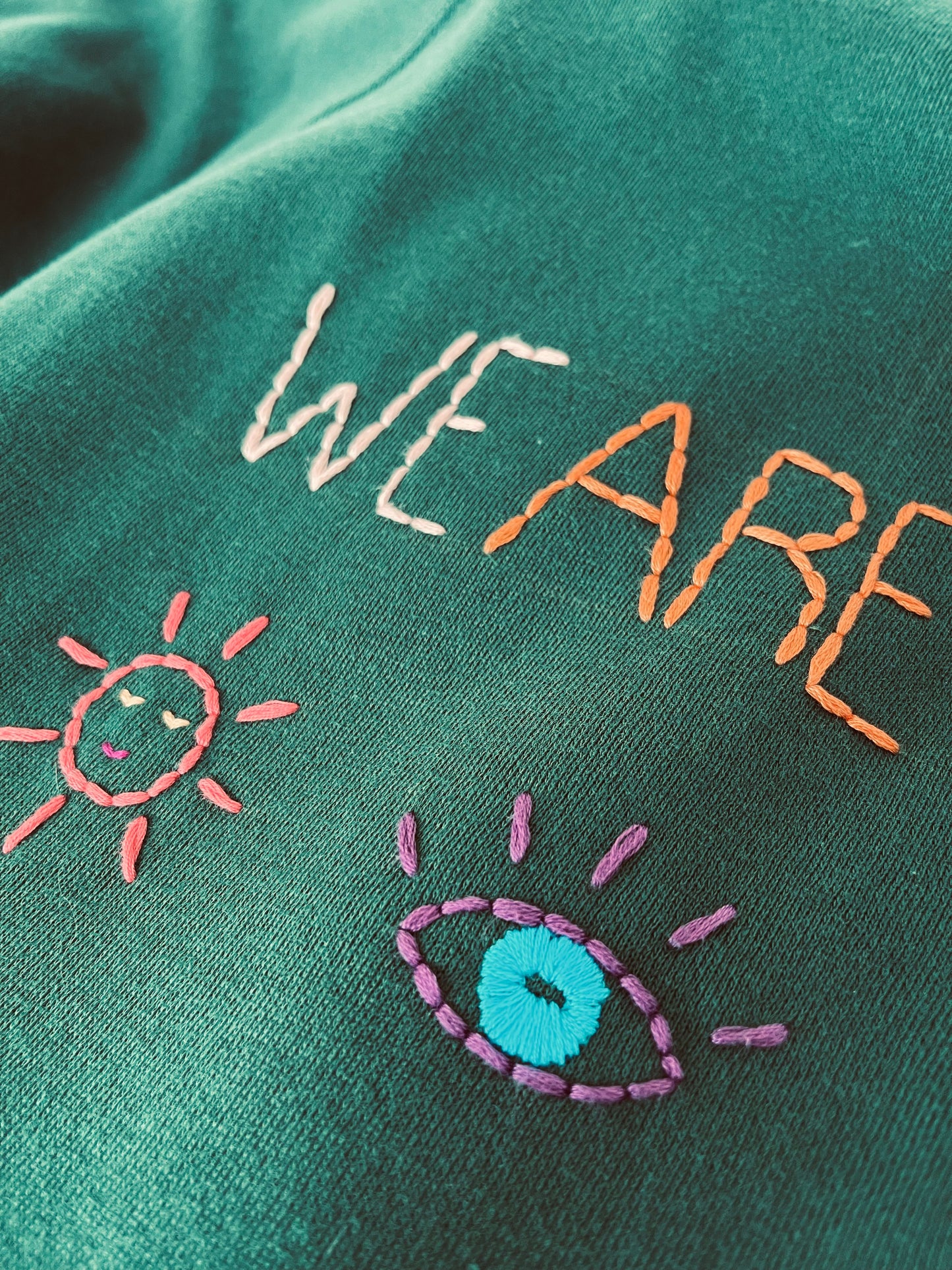 Sweat Vintage Brodé Mantra "WeAreOne"