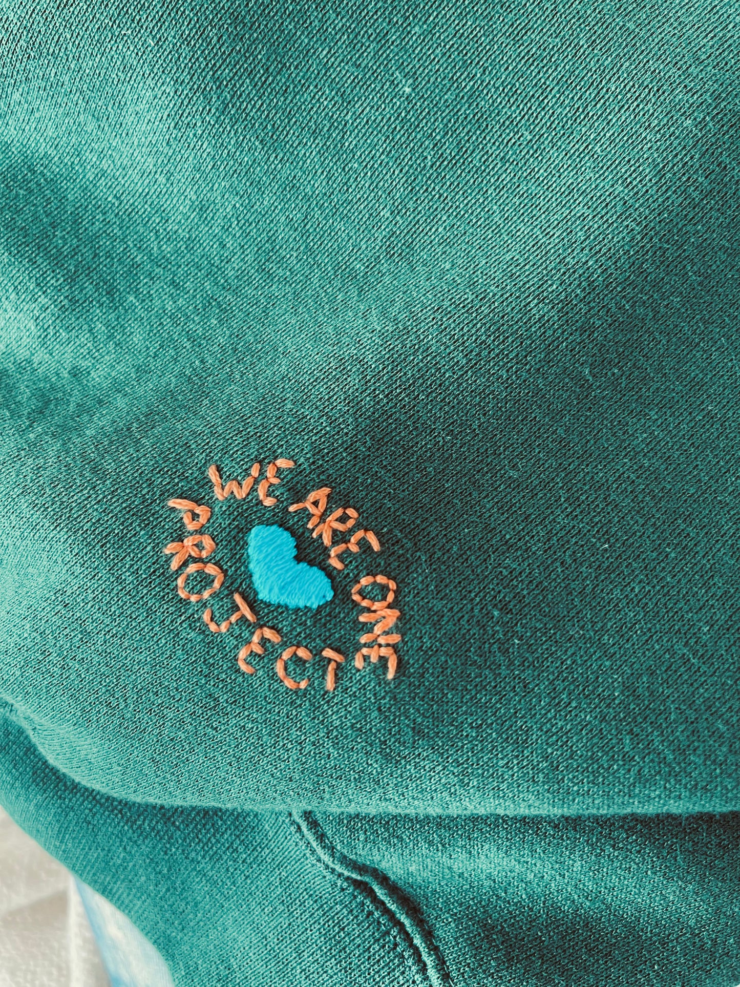 Sweat Vintage Brodé Mantra "WeAreOne"