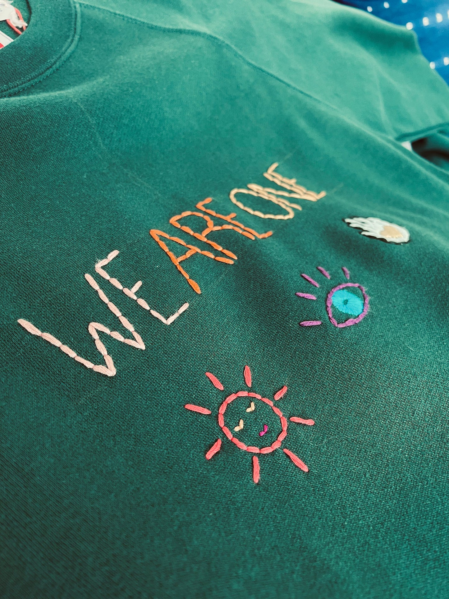Sweat Vintage Brodé Mantra "WeAreOne"