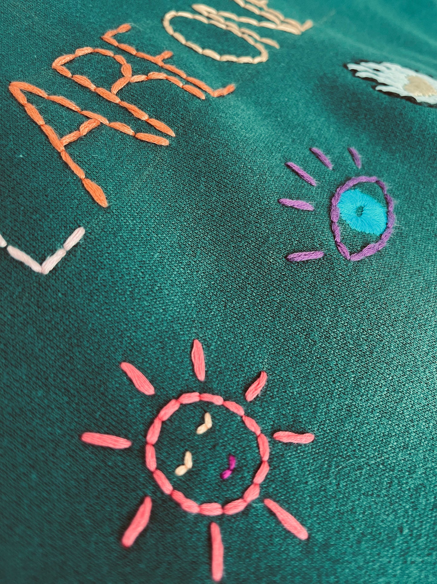 Sweat Vintage Brodé Mantra "WeAreOne"