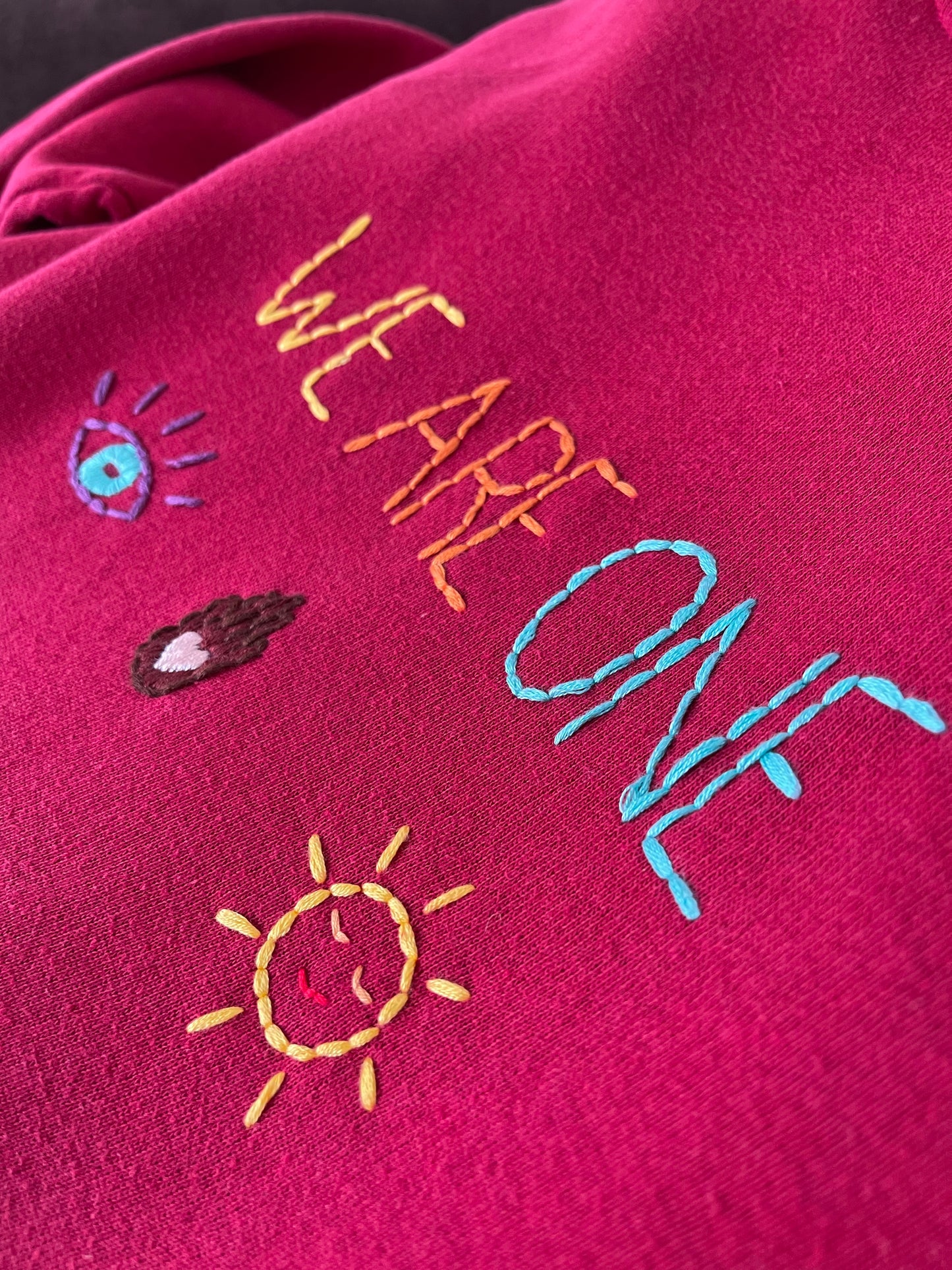 Sweat Vintage Brodé Mantra "WeAreOne"