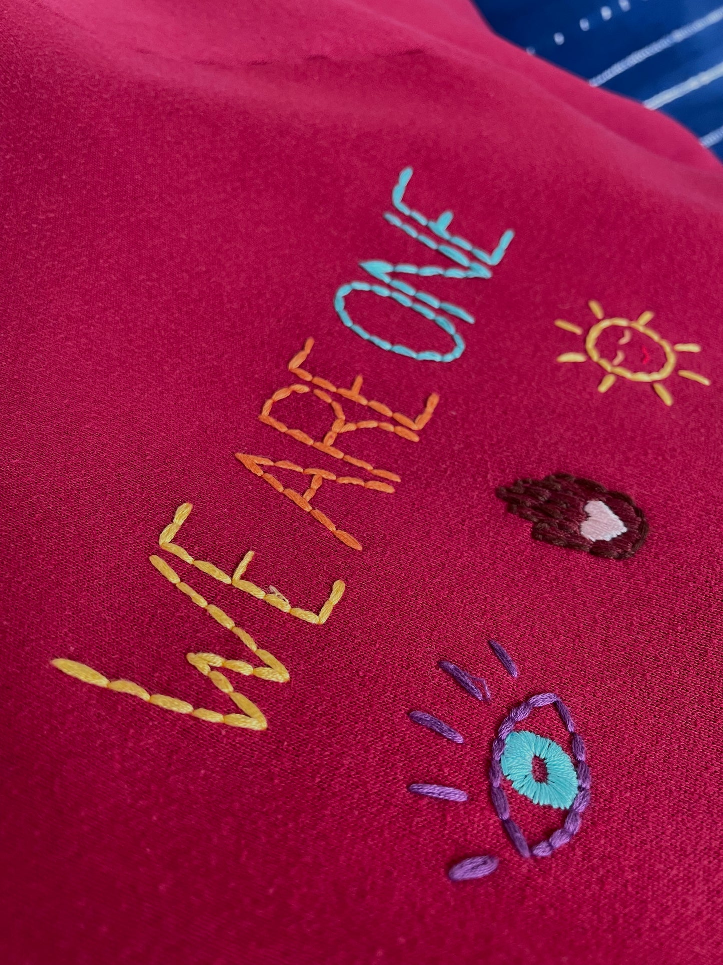 Sweat Vintage Brodé Mantra "WeAreOne"