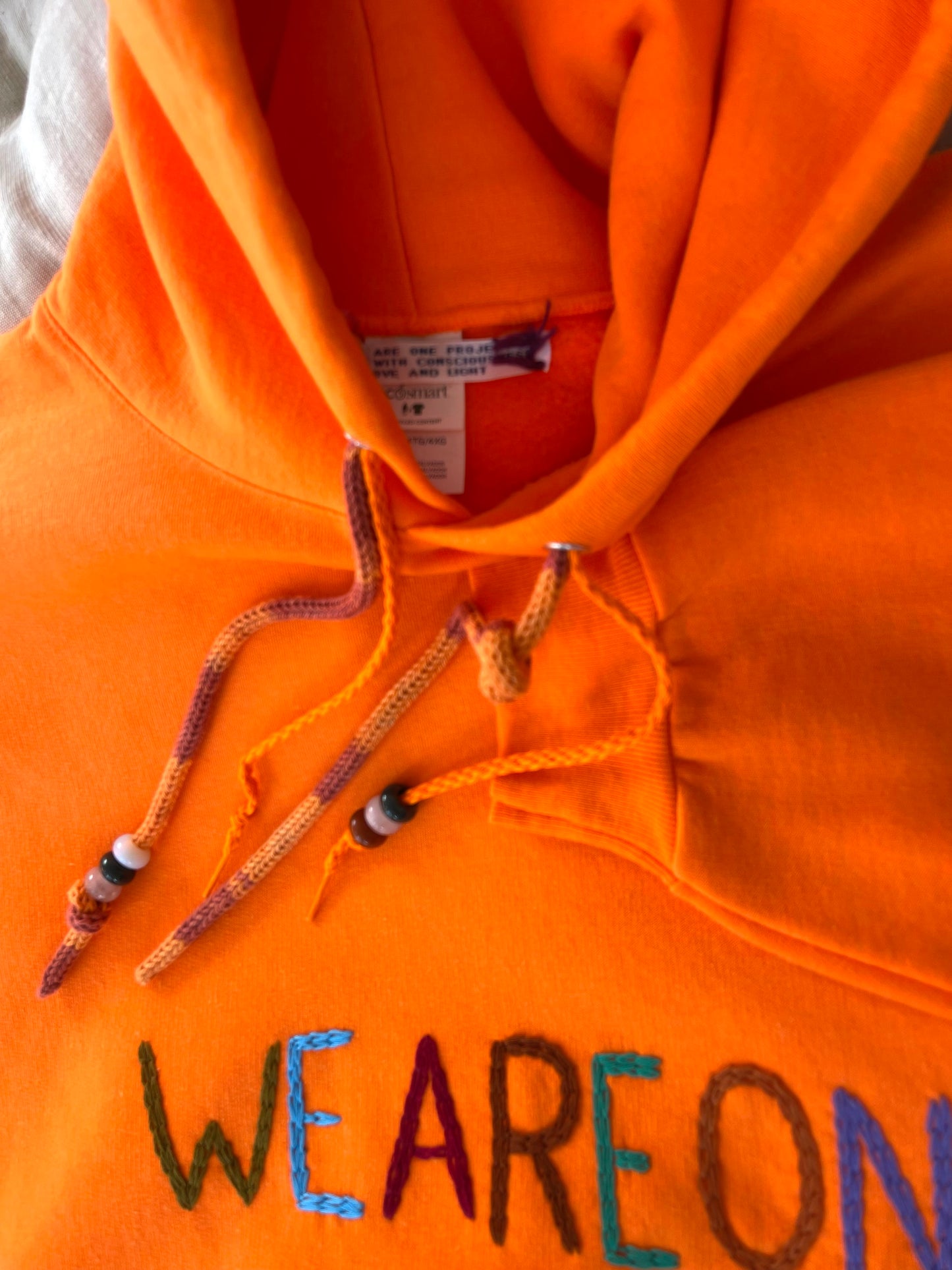 Hoodie Vintage Brodé Mantra "WeAreOne" Oversize