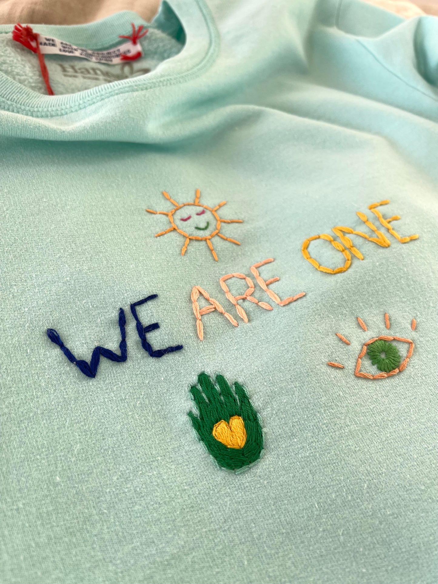 Sweat Vintage Brodé Mantra "WeAreOne"