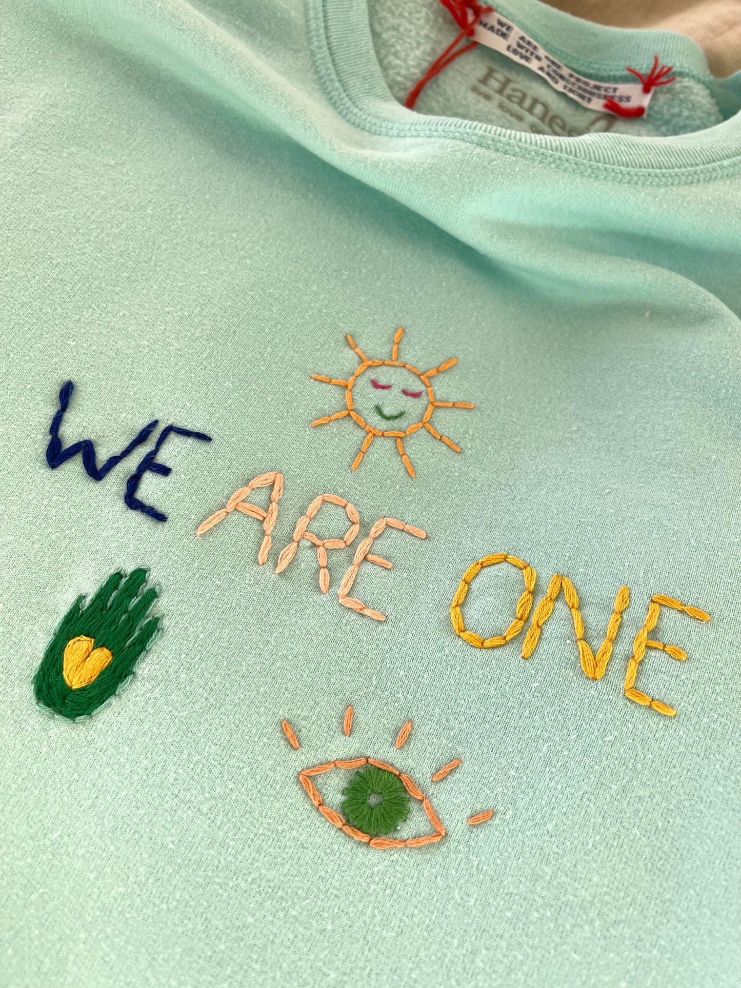 Sweat Vintage Brodé Mantra "WeAreOne"