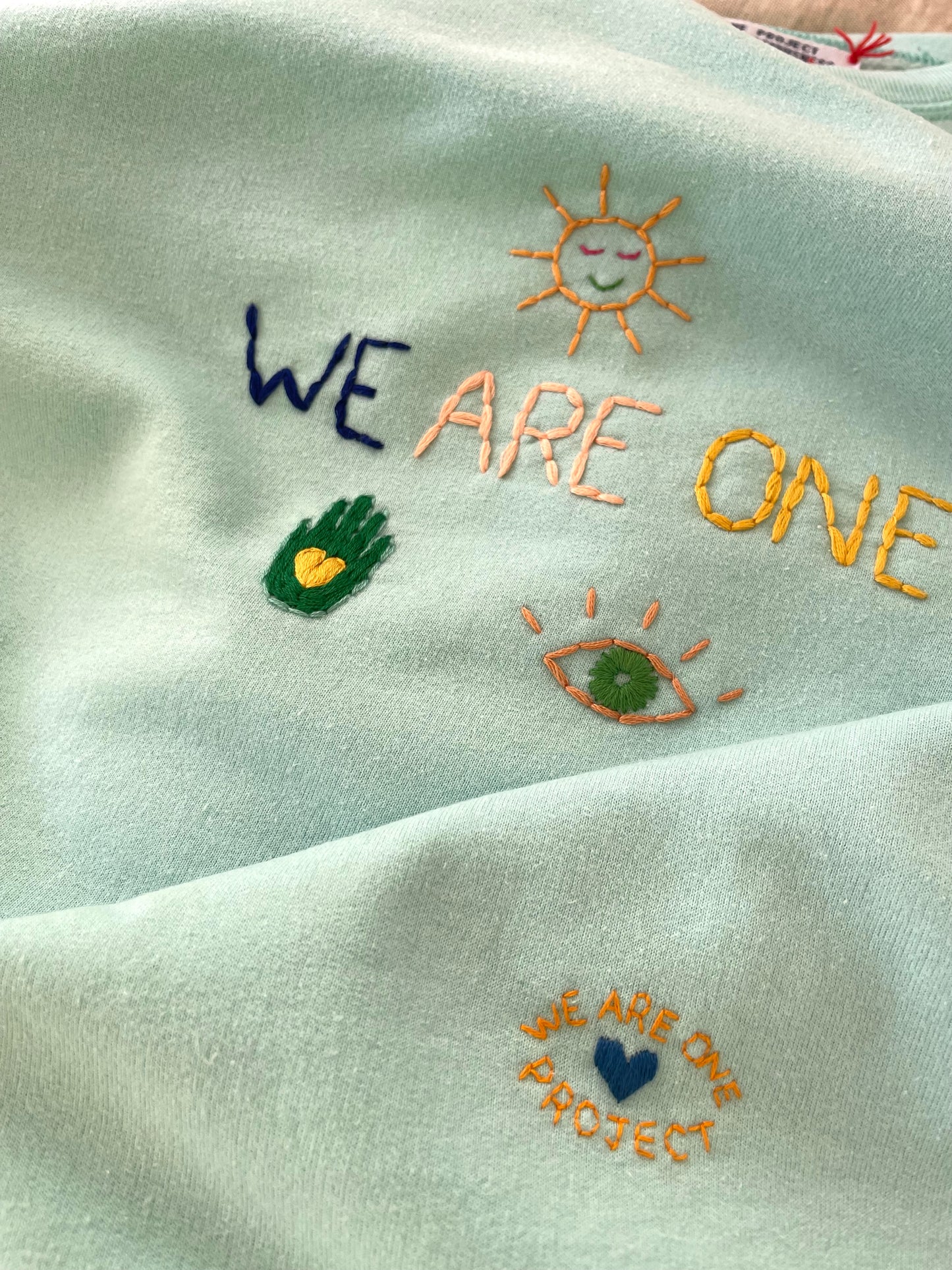 Sweat Vintage Brodé Mantra "WeAreOne"