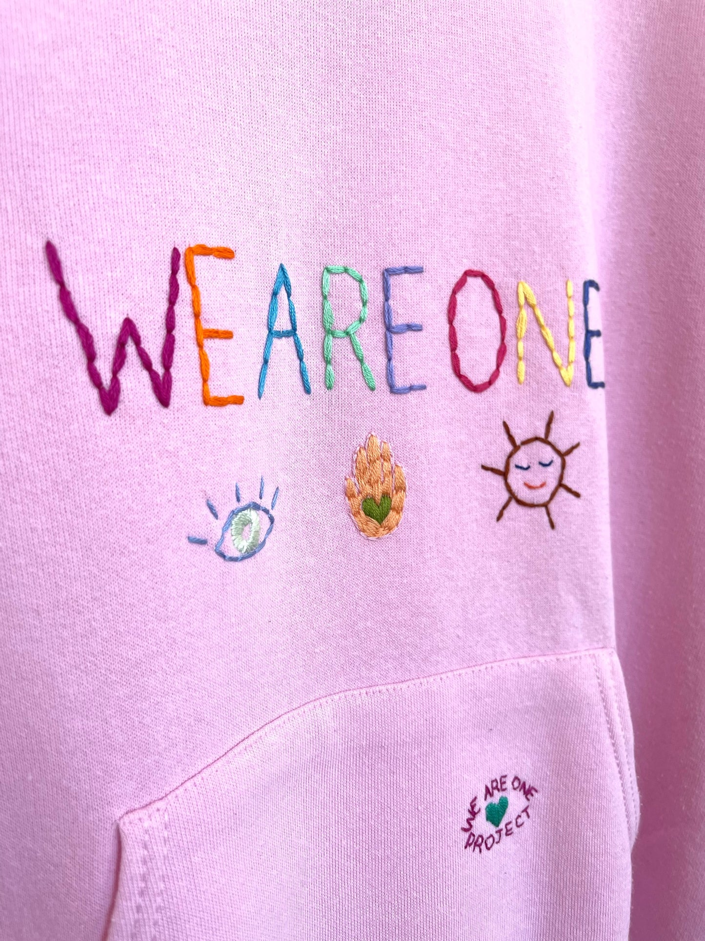 Hoodie Vintage Brodé Mantra "WeAreOne" L