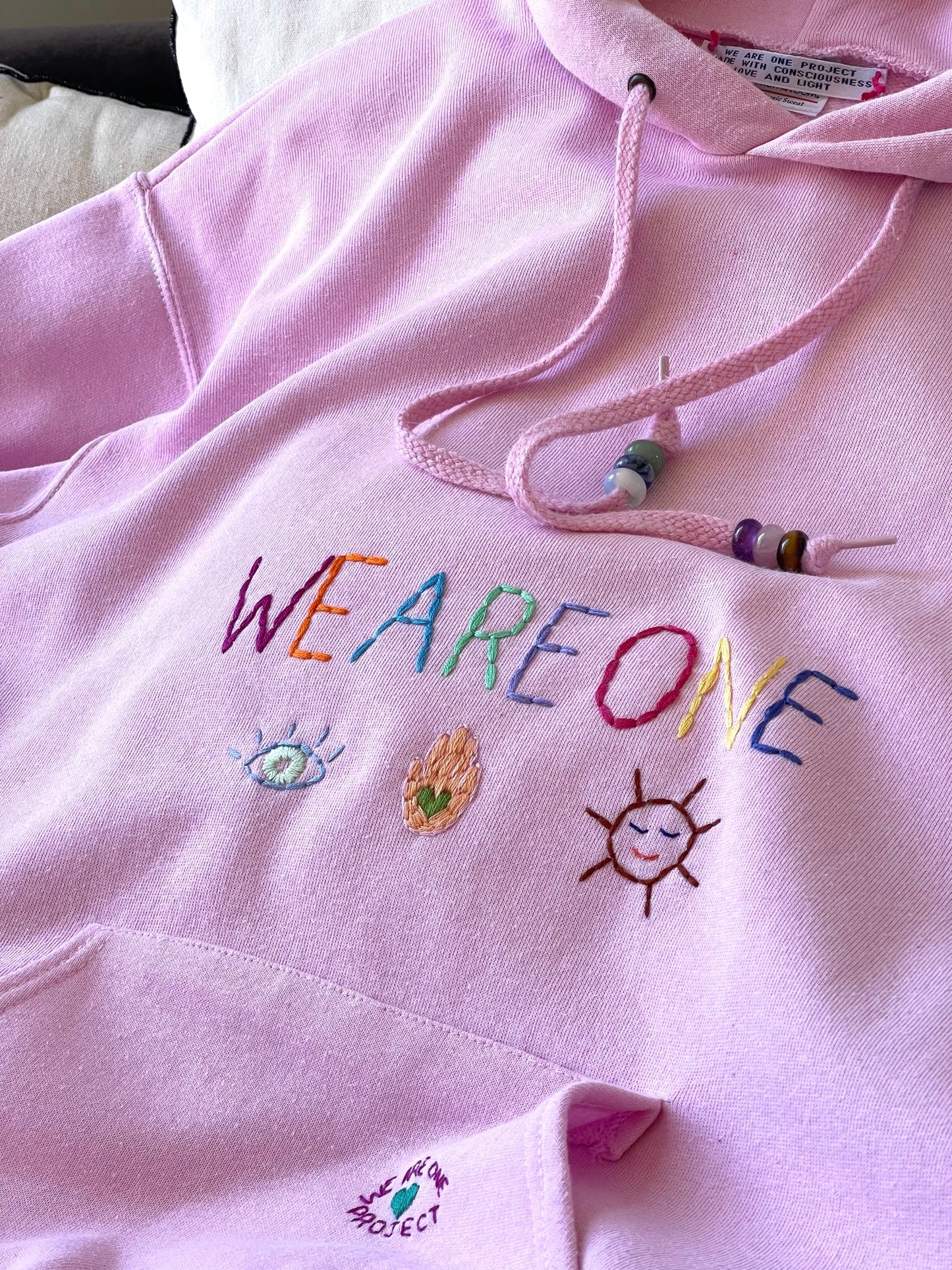 Hoodie Vintage Brodé Mantra "WeAreOne" L