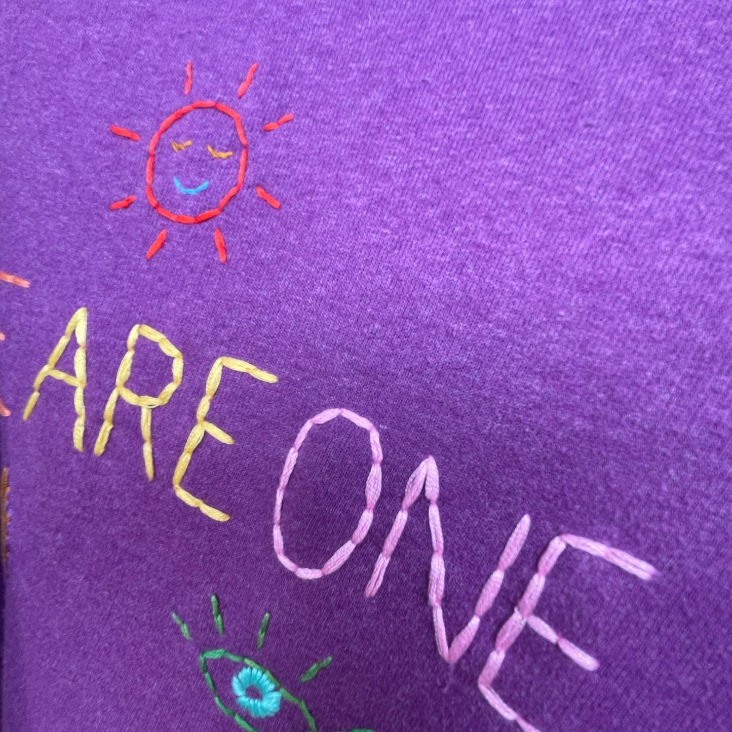 Sweat Vintage Brodé Mantra "WeAreOne"