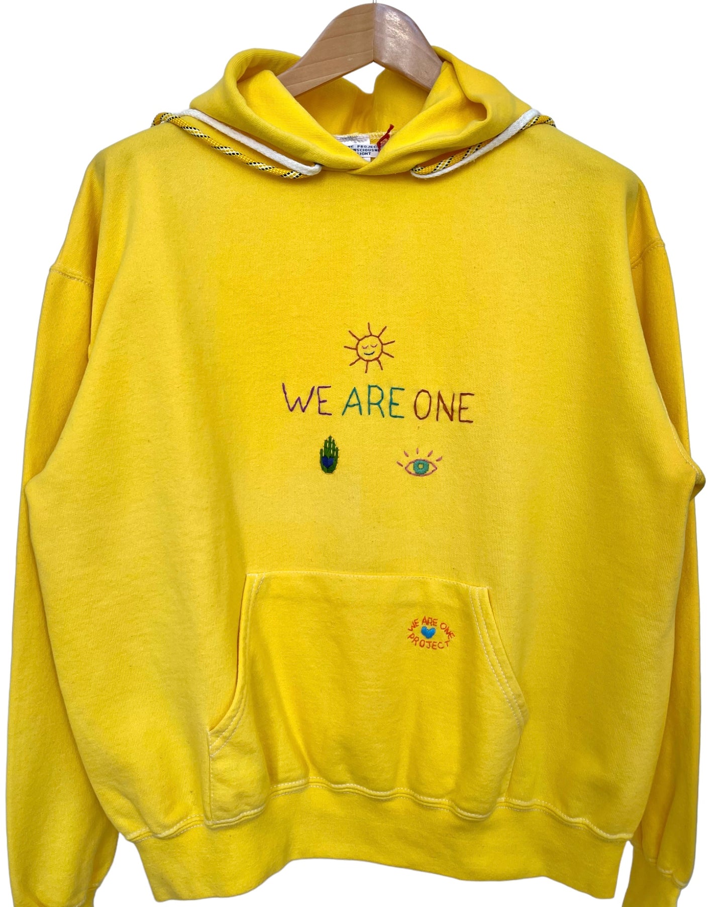 Hoodie Vintage Brodé Mantra "WeAreOne"