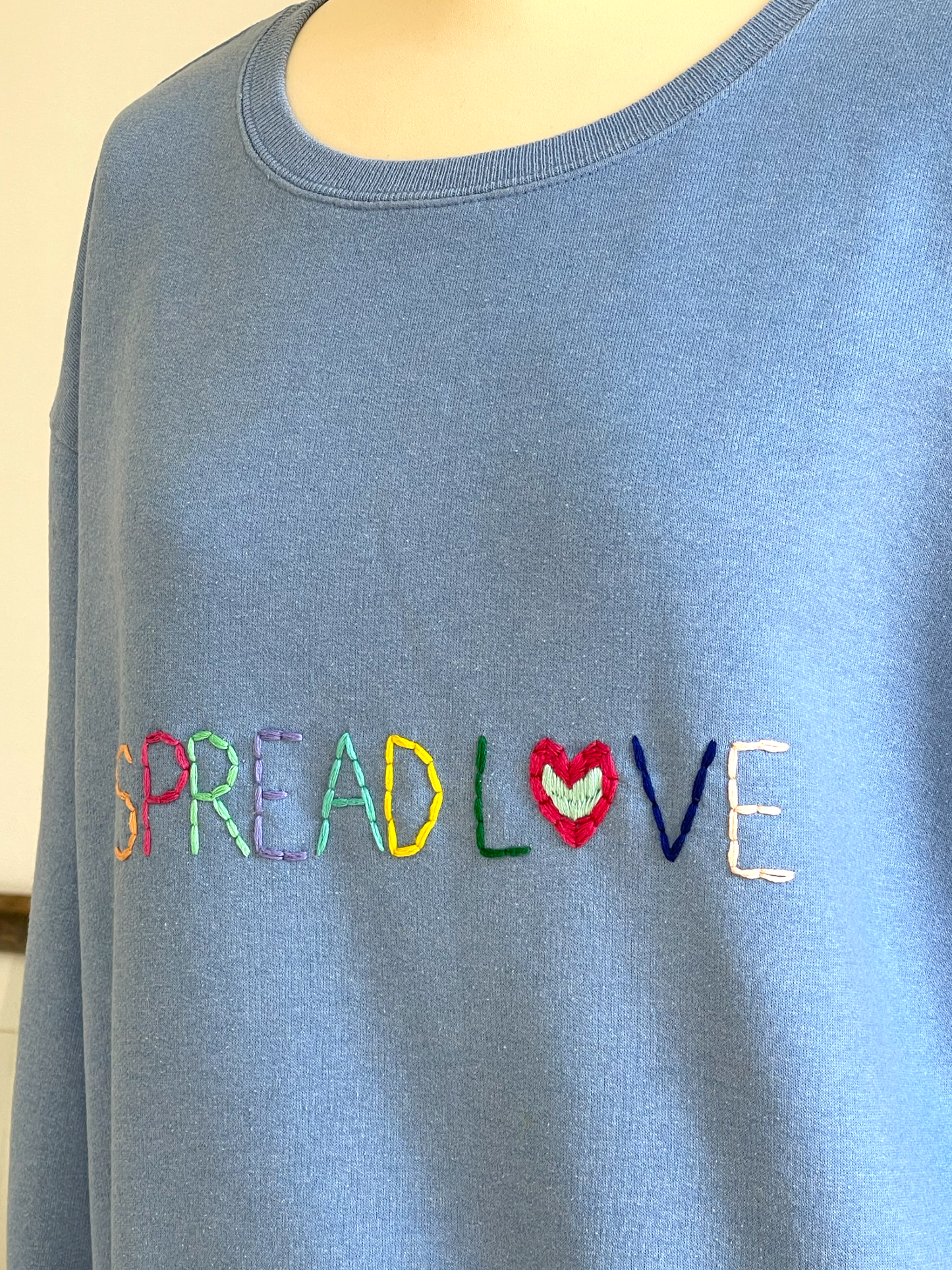 Sweat Vintage Brodé Mantra "Spread Love"