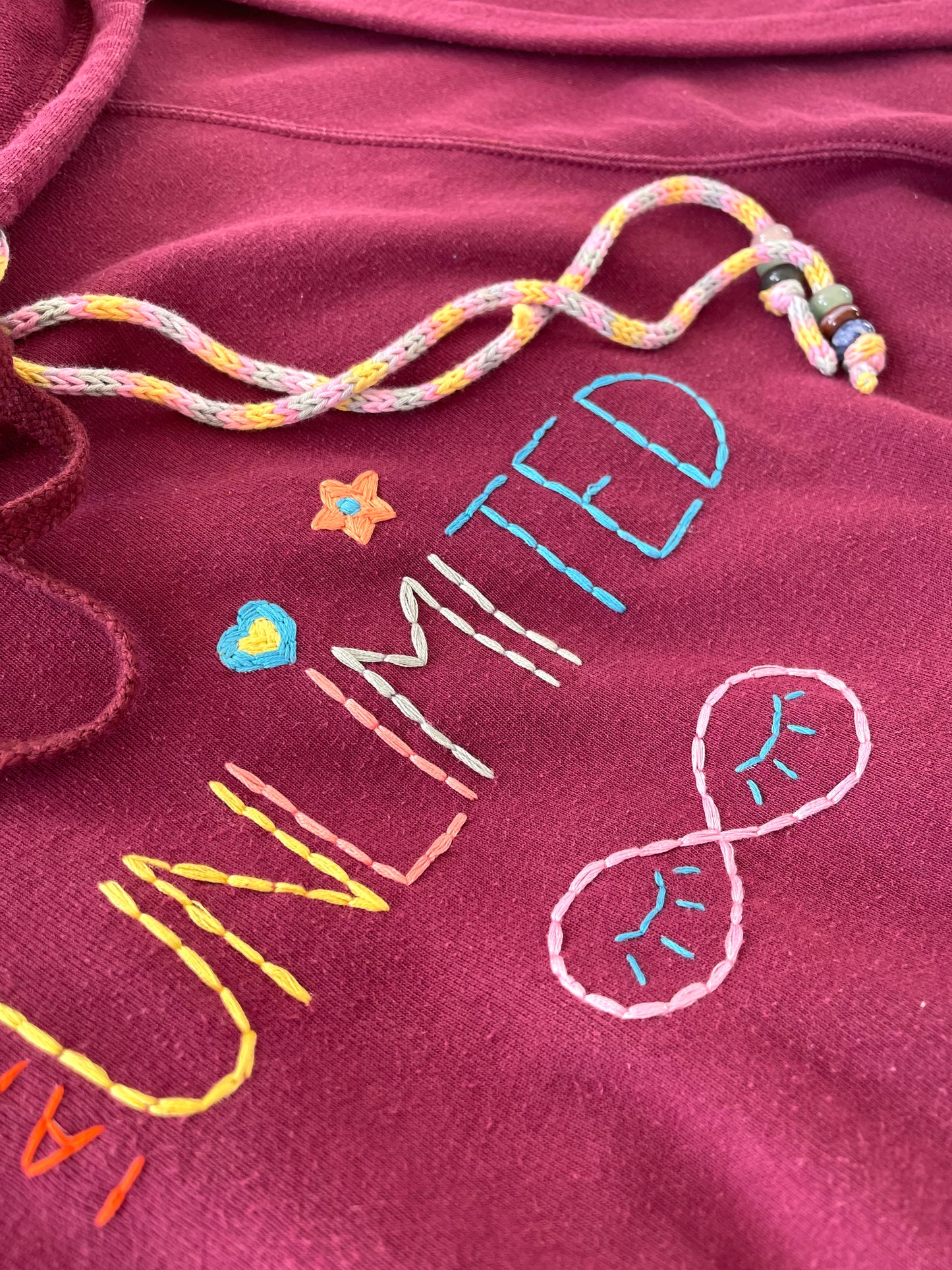 Hoodie Vintage Brodé Mantra "I'mUnlimited"&Grigri