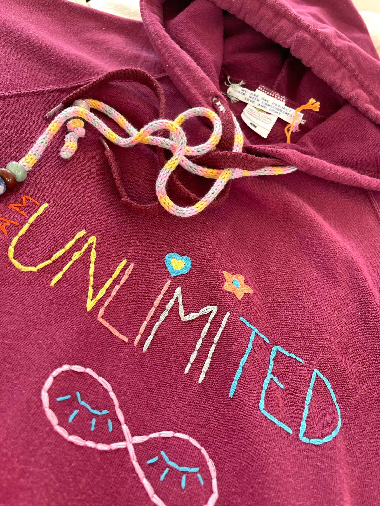 Hoodie Vintage Brodé Mantra "I'mUnlimited"&Grigri