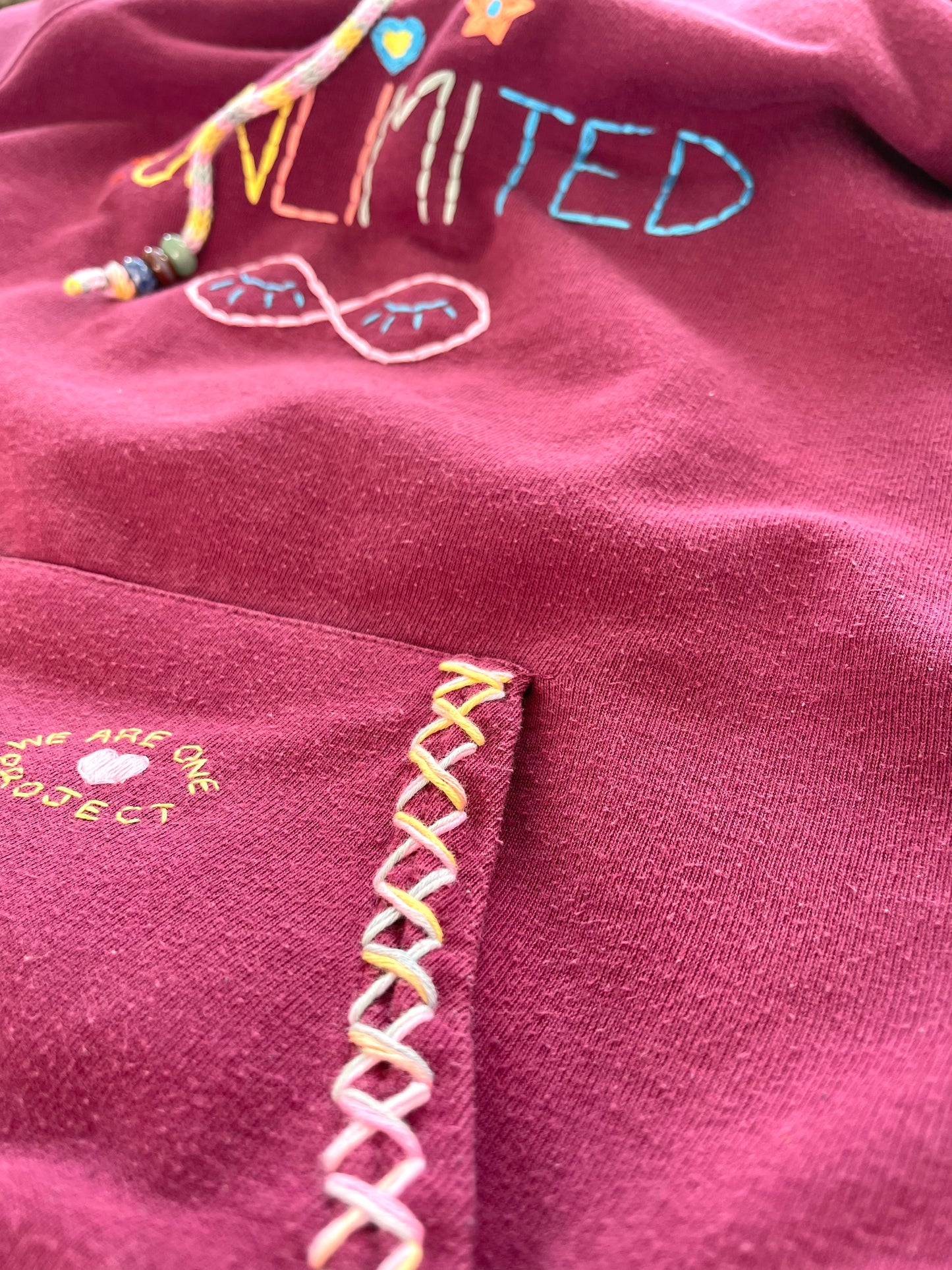 Hoodie Vintage Brodé Mantra "I'mUnlimited"&Grigri