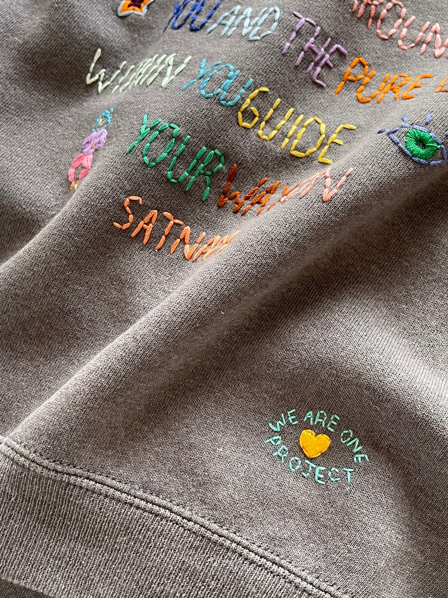 Sweat Vintage Brodé Mantra "MayTheLongTime"