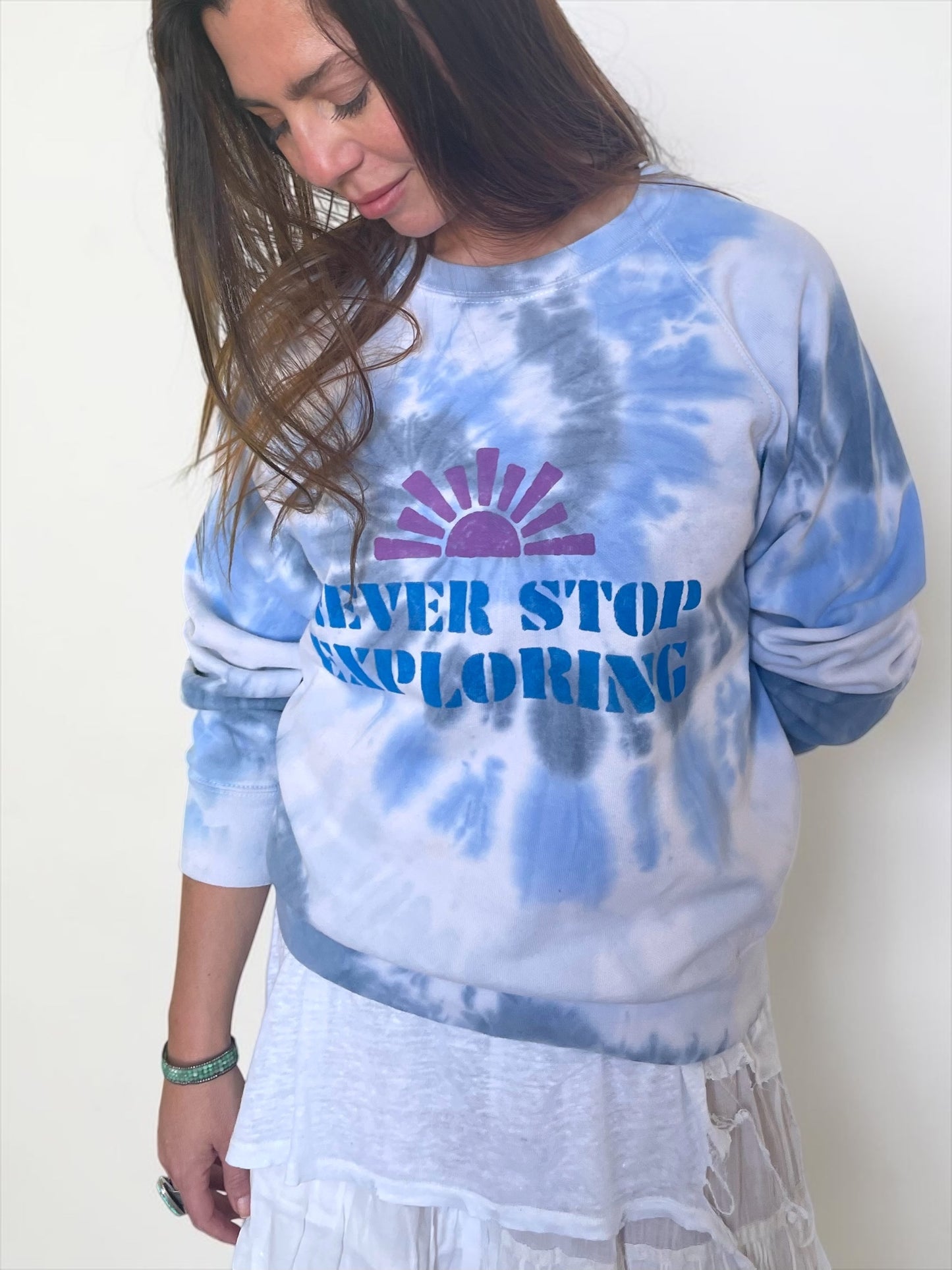 Sweat vintage M "Never stop exploring"