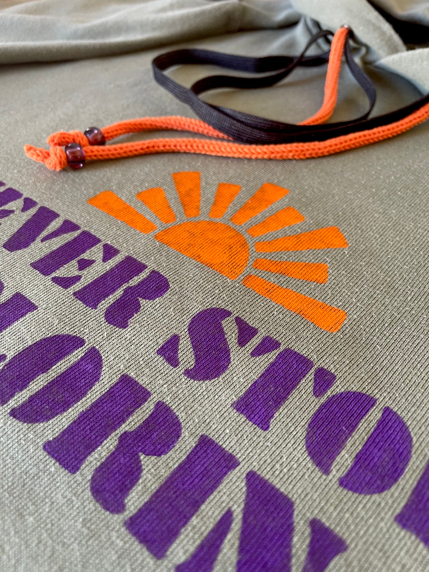 Hoodie Vintage XL « Never stop exploring »