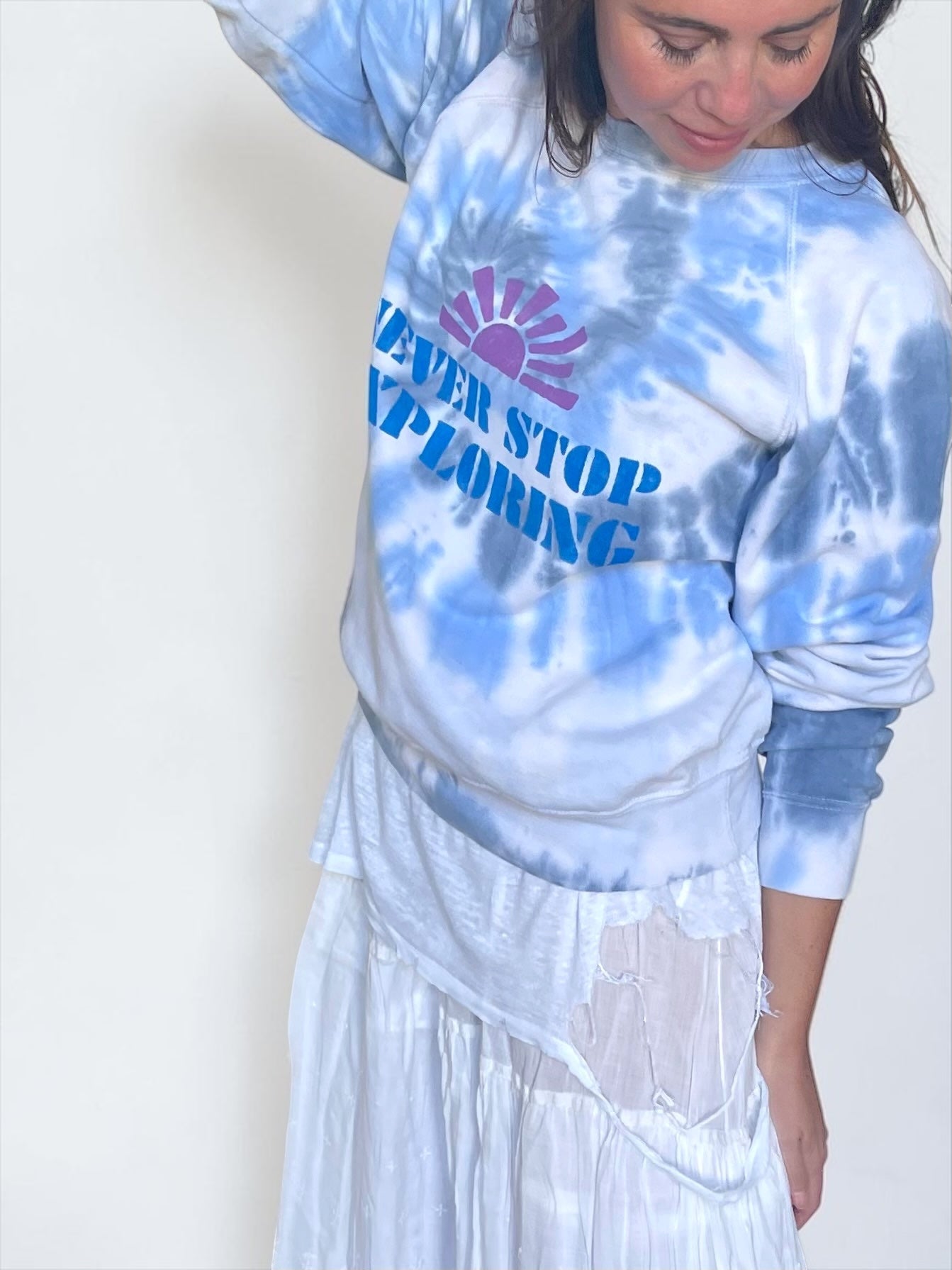 Sweat vintage M "Never stop exploring"