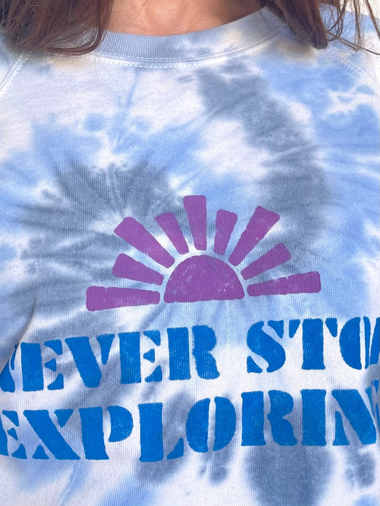 Sweat vintage M "Never stop exploring"