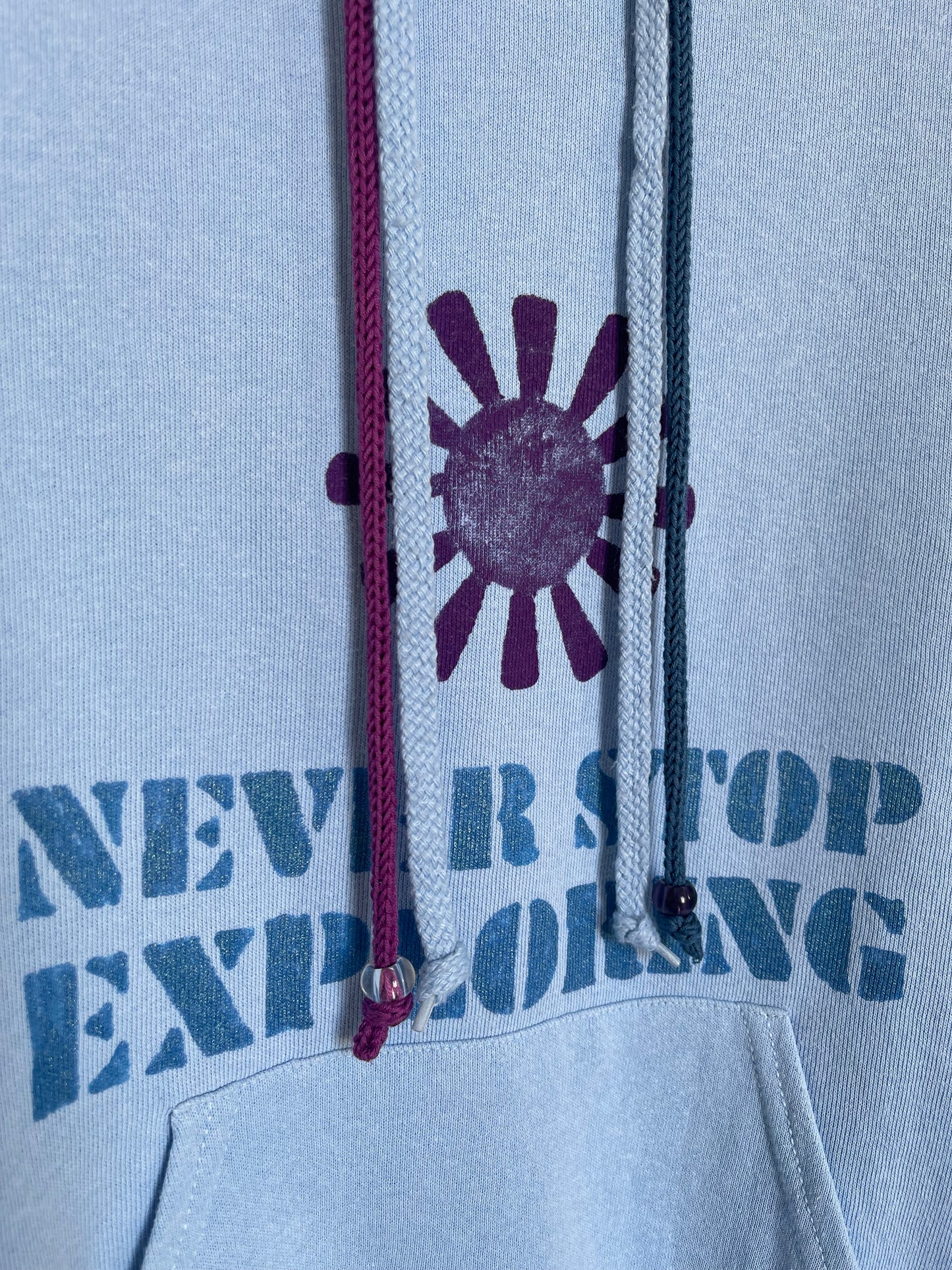 Hoodie Vintage M « Never stop exploring »