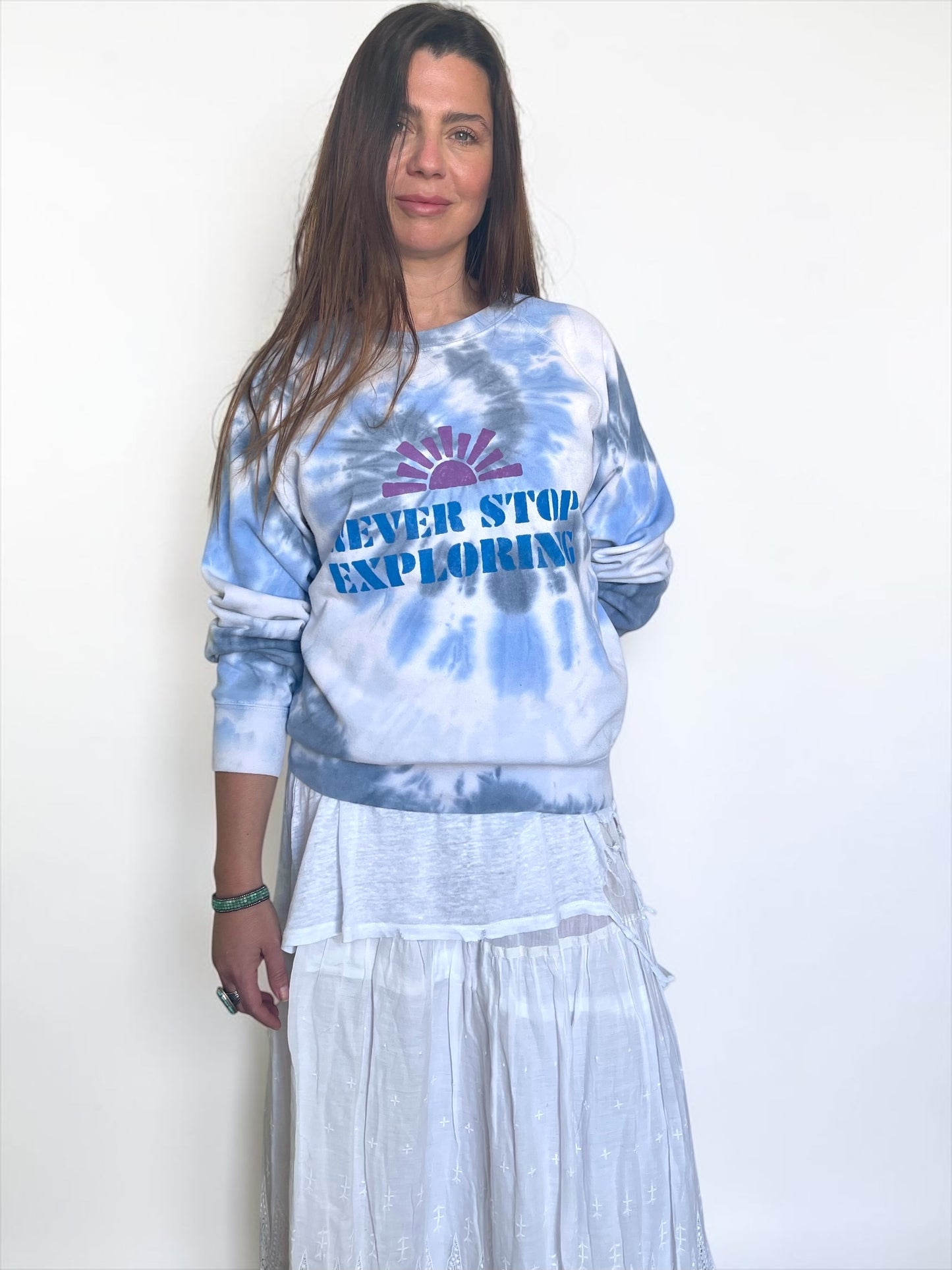 Sweat vintage M "Never stop exploring"