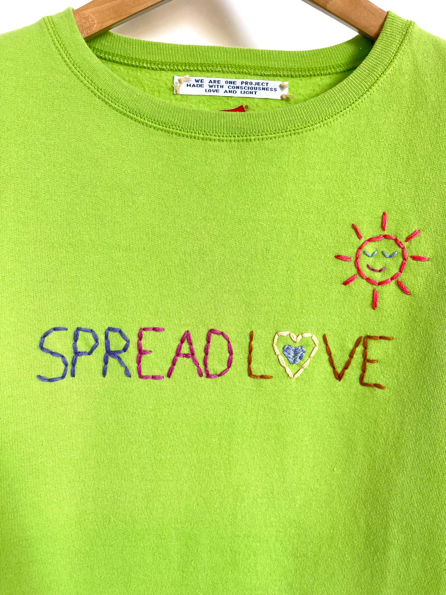 Sweat Vintage brodé Mantra M « Spread love »