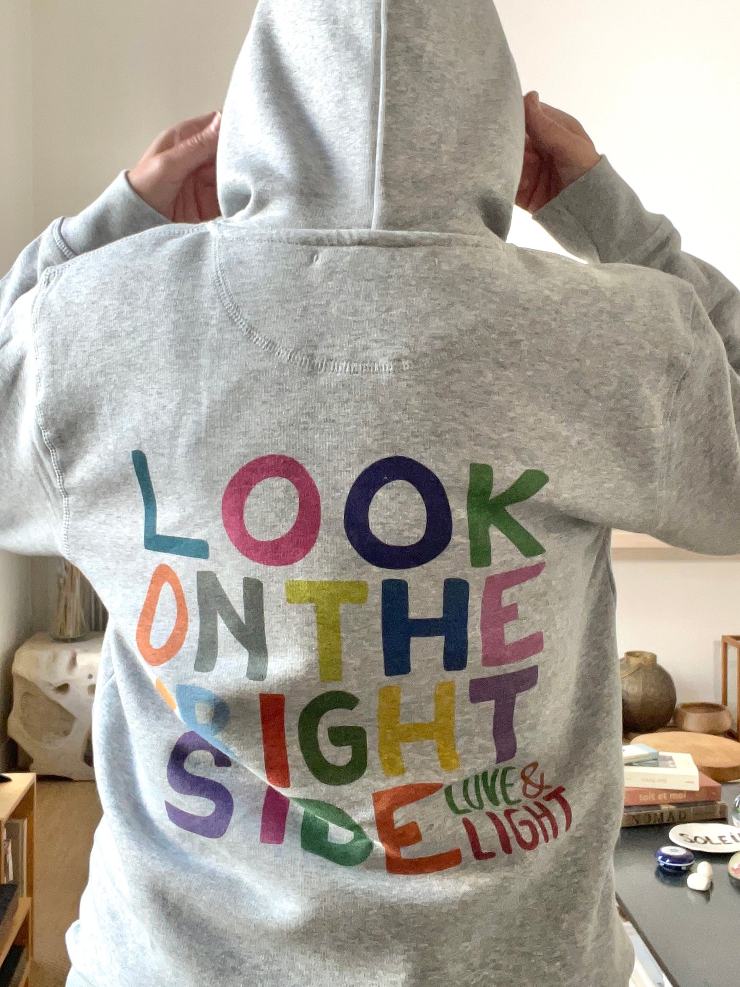 HOODIE "Look On The Bright Side" avec grigri & perles