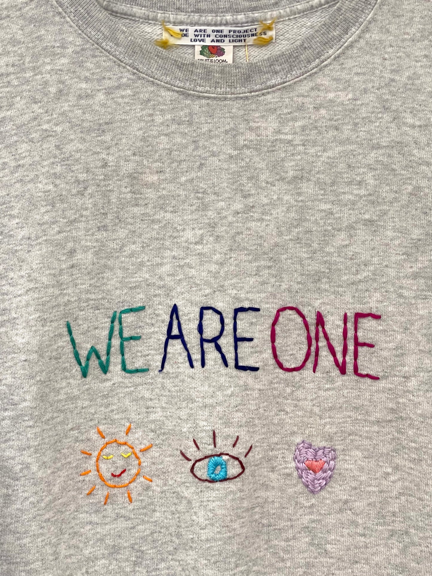 Sweat Vintage Brodé Mantra "WeAreOne" M