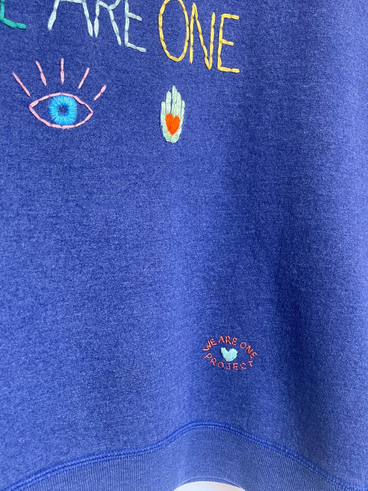 Sweat Vintage brodé Mantra M « We are one »