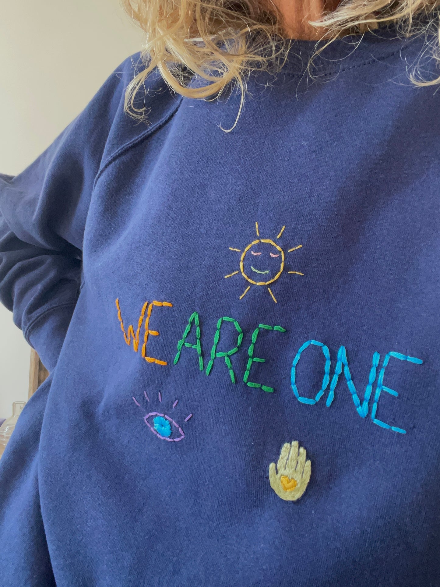 Sweat Vintage Brodé Mantra "WeAreOne" L