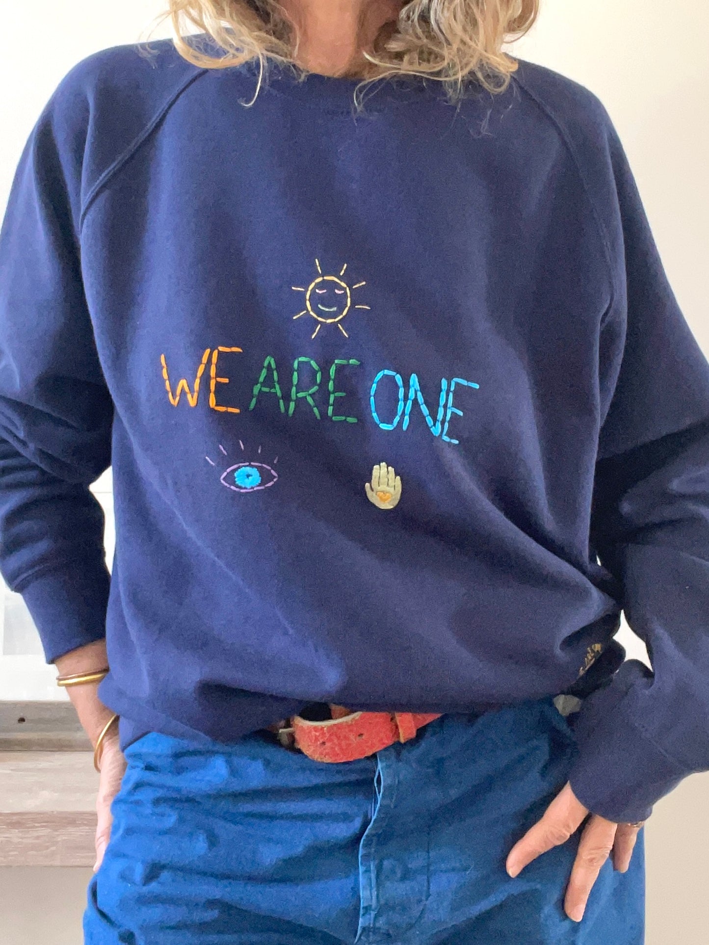 Sweat Vintage Brodé Mantra "WeAreOne" L