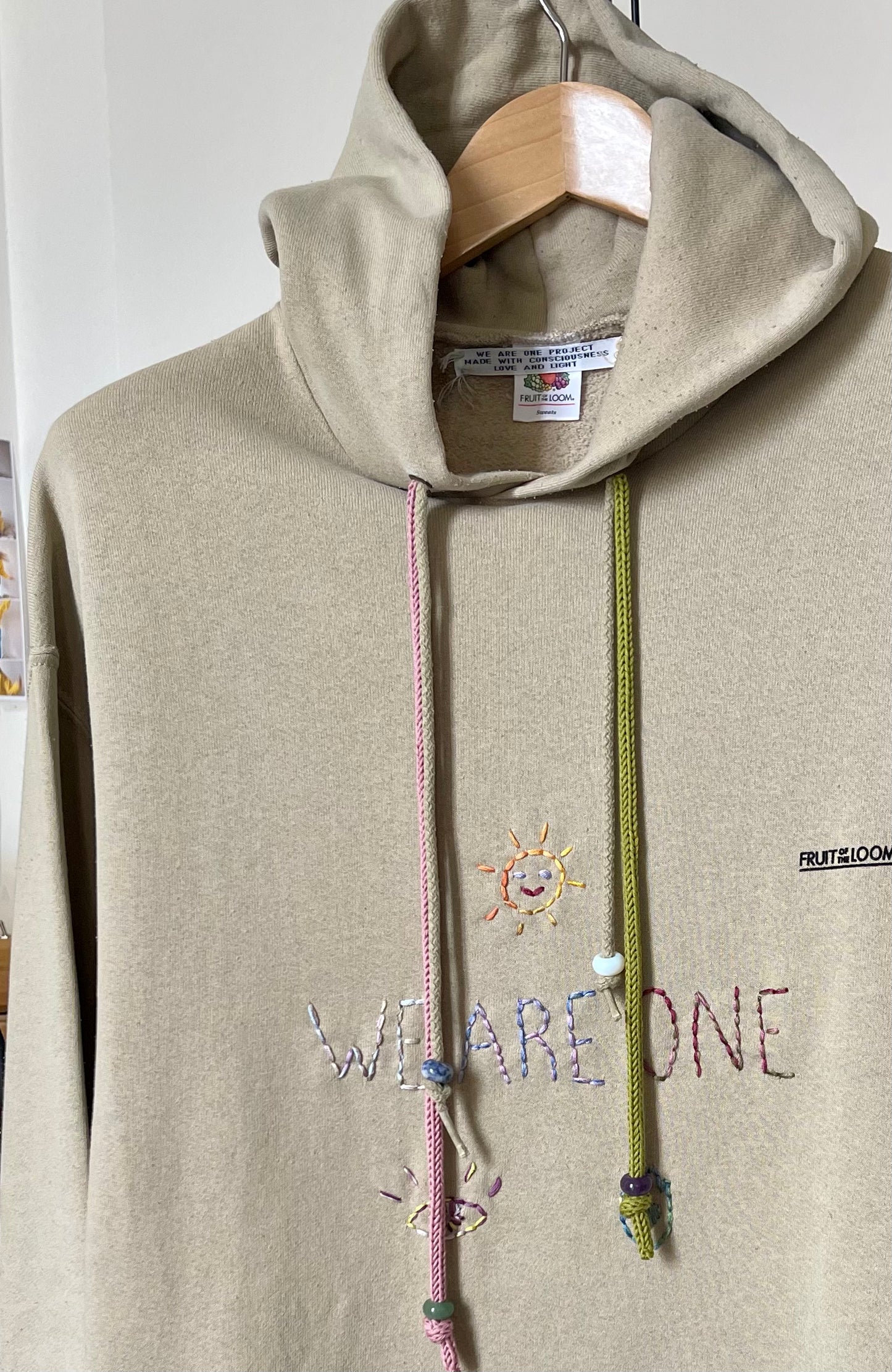 Hoodie Vintage Brodé Mantra "WeAreOne"L