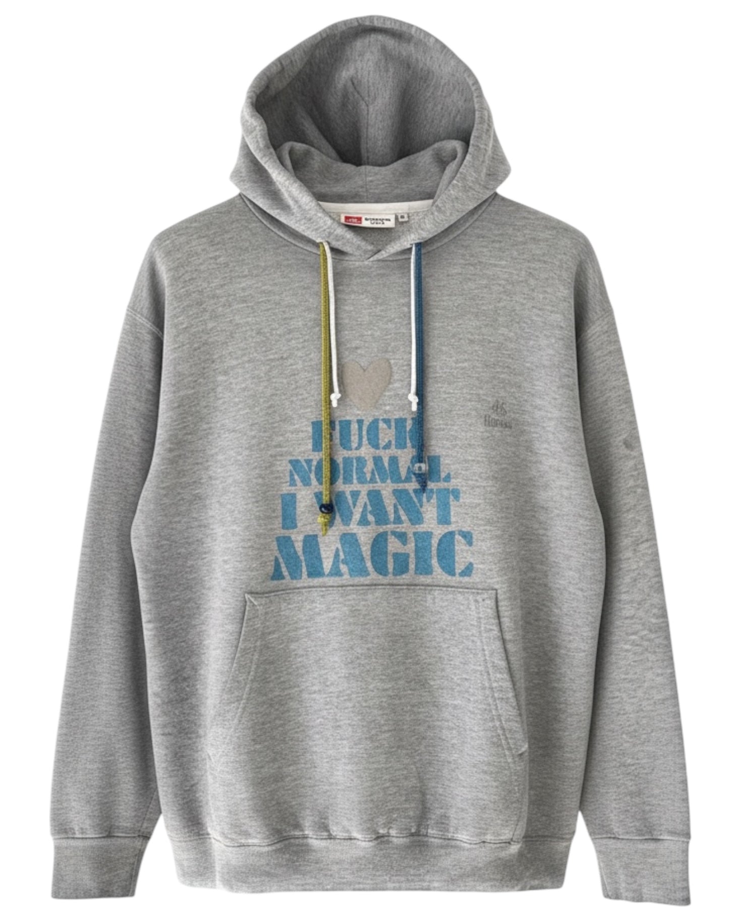 Hoodie vintage Hanes gris upcyclé avec un pochoir slogan "fuck normal i want magic"