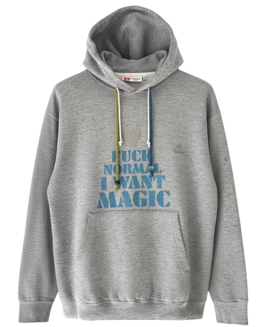 Hoodie vintage Hanes gris upcyclé avec un pochoir slogan "fuck normal i want magic"
