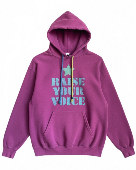 hoodie vintage bordeaux Fruit of the Loom upcyclé par un pochoir slogan "raise your voice" , piece unique 