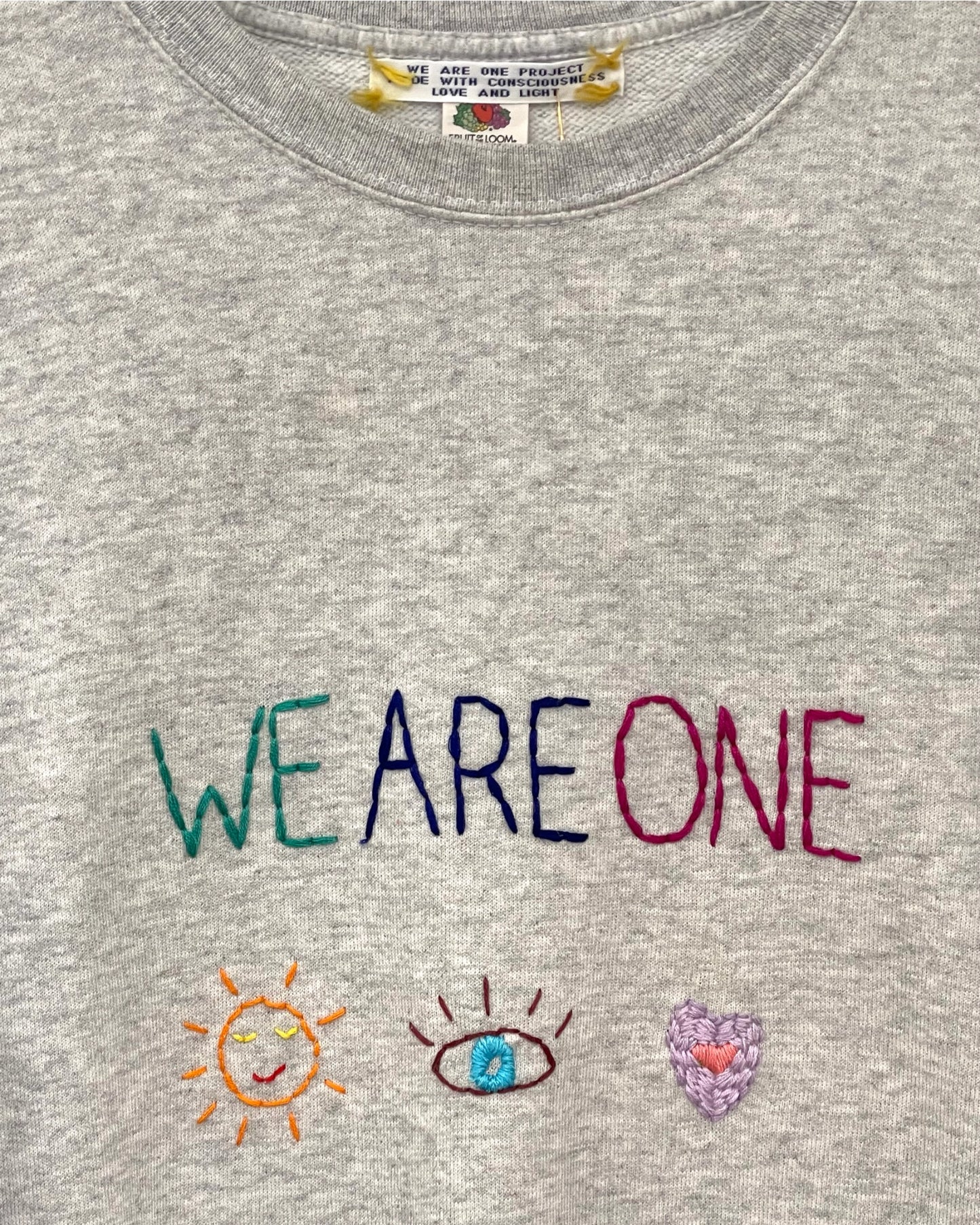 Sweat Vintage Brodé Mantra "WeAreOne" M