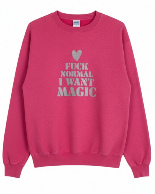 Sweat vintage Hanes rouge upcyclé avec un pochoir slogan " fuck normal i want magic"
