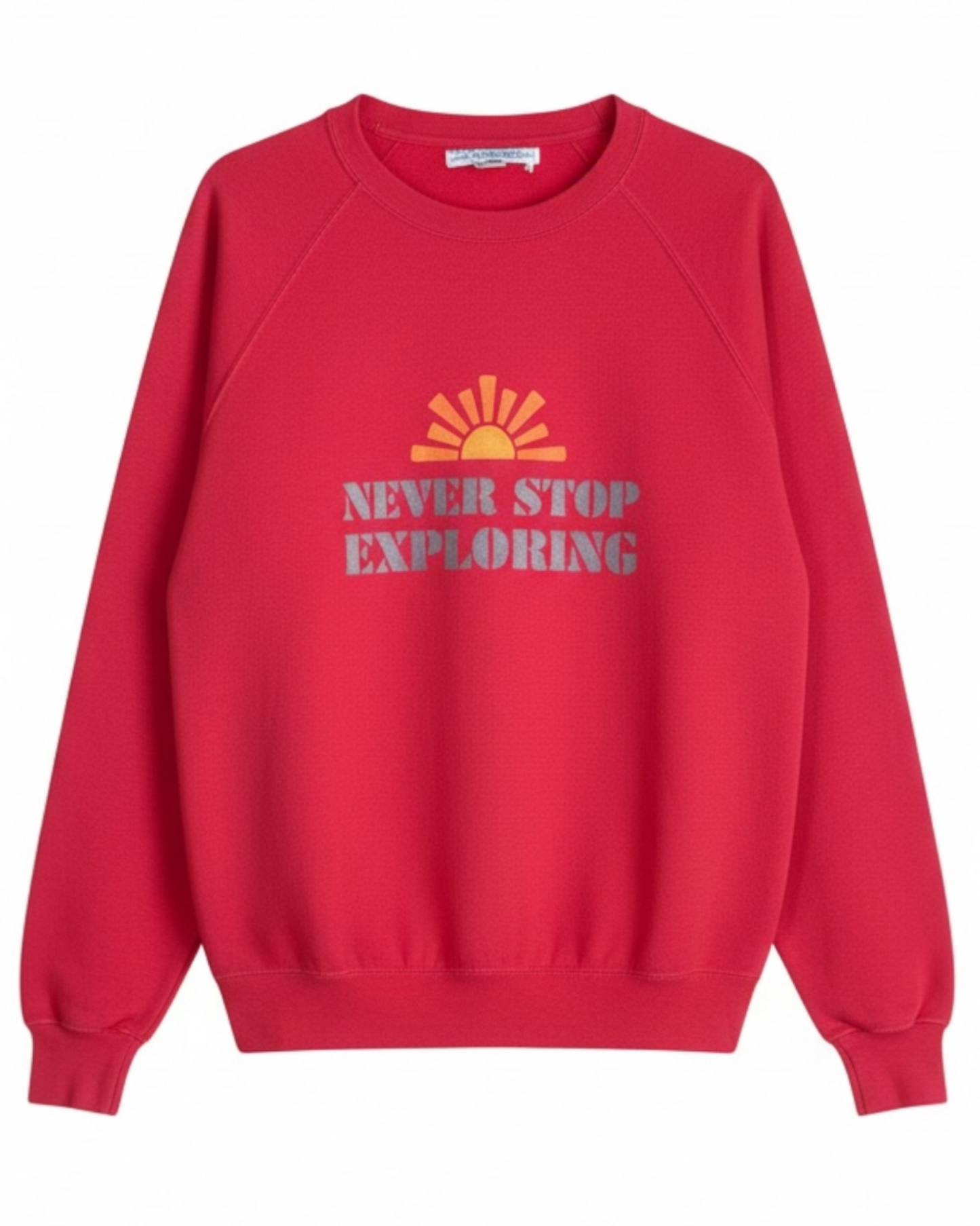 sweat vintage Fruit of the loom rouge upcyclé avec un pochoir "Never stop exploring" piece unique 
