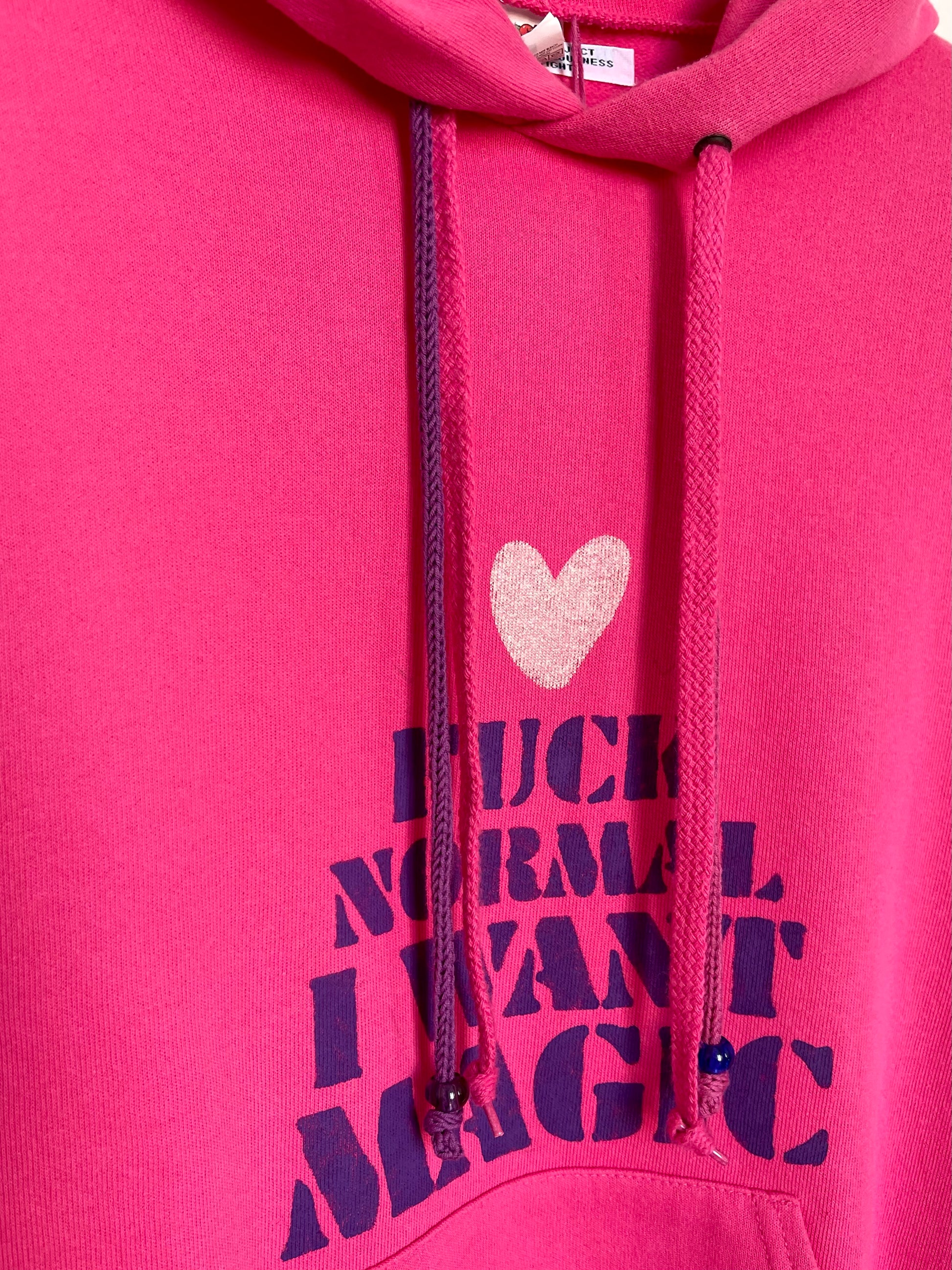 detail pochoir peint mantra sur sweat capuche vintage - grigri coton au lacet- we are one rpoject