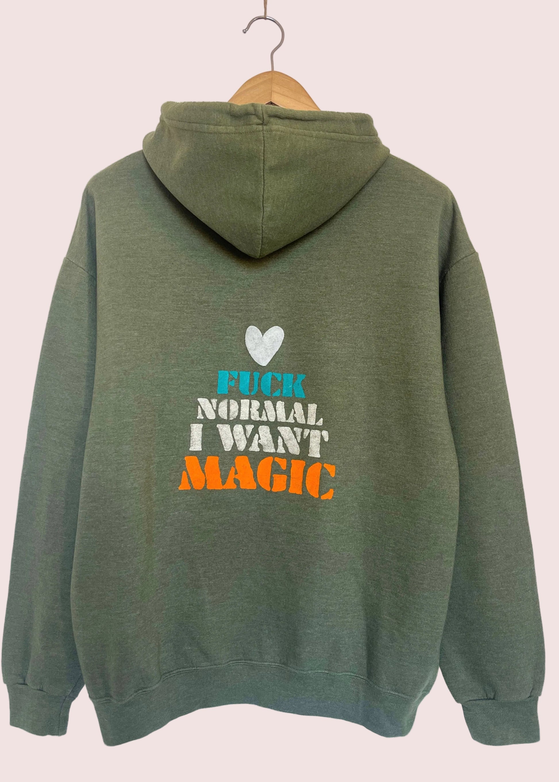 sweat capuche hoodie zippé vintage upcyclé "fuck normal i want magic" kaki peint à la main- we are one project