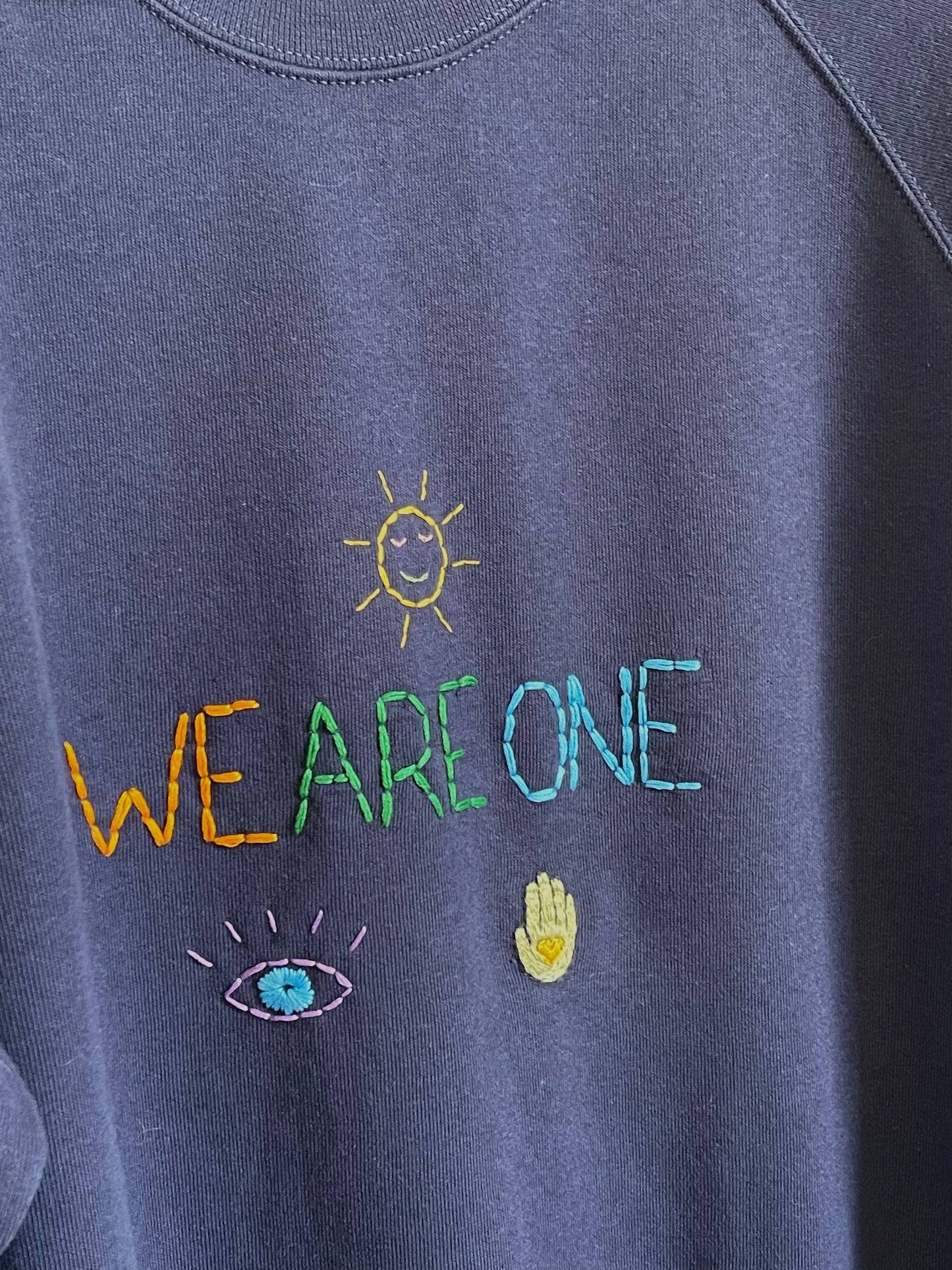 Sweat Vintage Brodé Mantra "WeAreOne" L