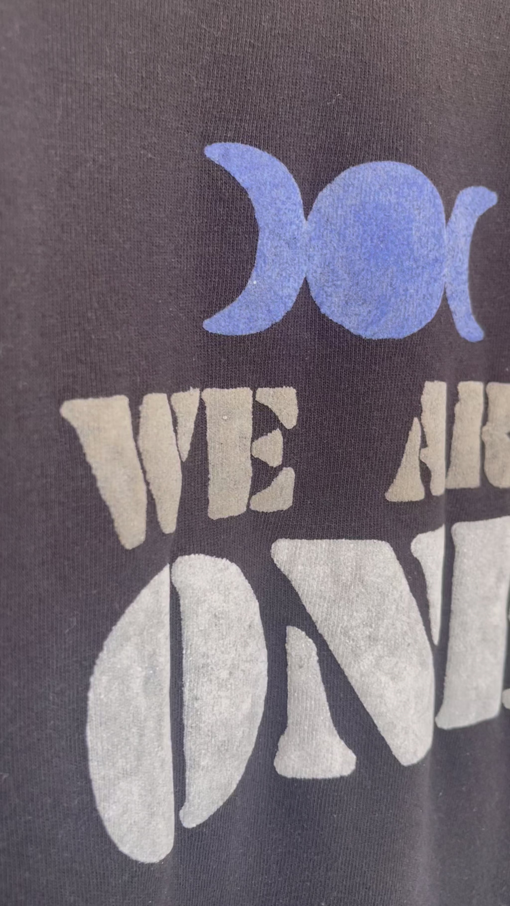 sweat vintage Hanes  upcyclé "WE ARE ONE" noir - We are one project