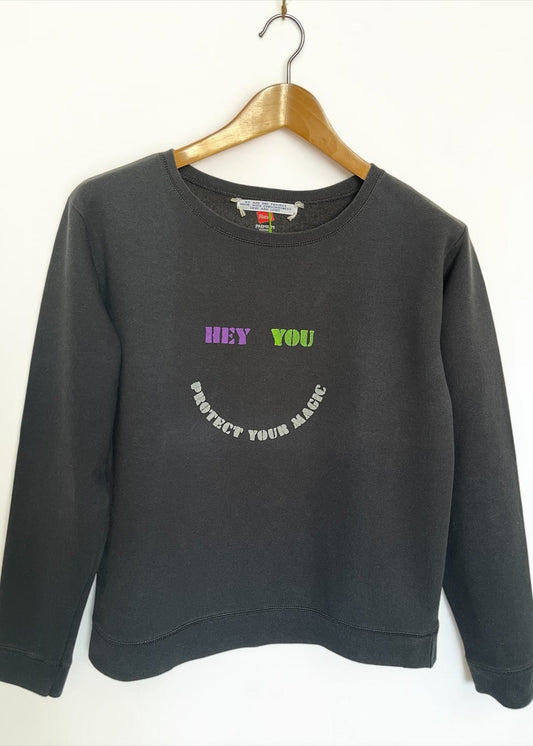 sweat vintage upcyclé customisé peint a la main "protect your magic" noir - we are one project