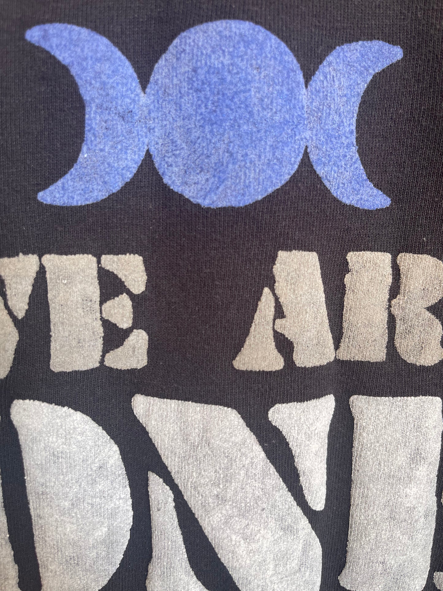 sweat vintage upcyclé detail "we are one" - we are one project