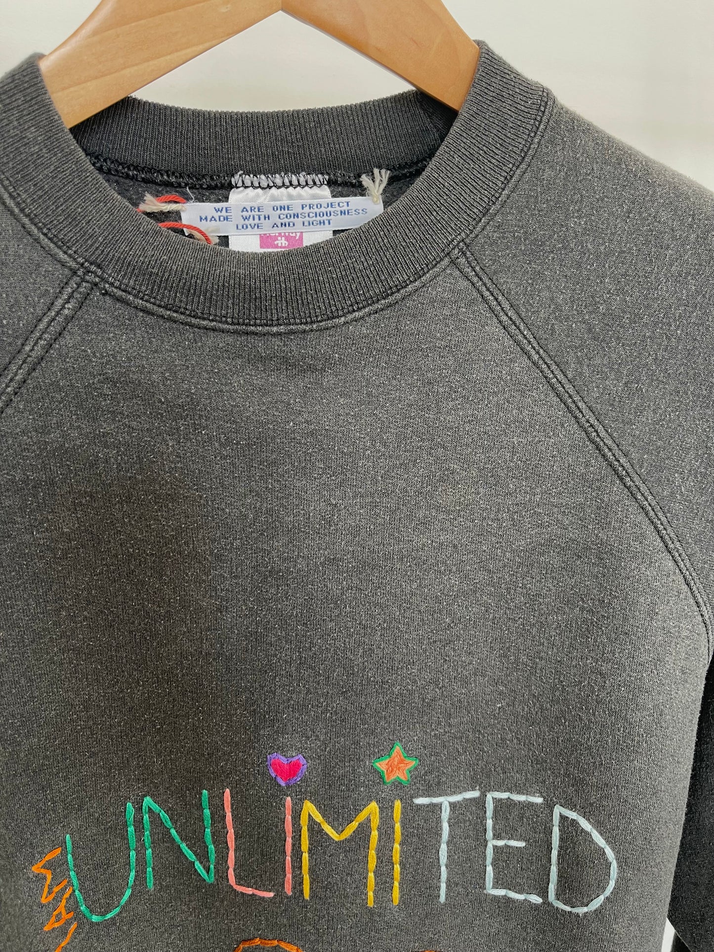 Sweat Vintage Brodé Mantra "I'mUnlimited"