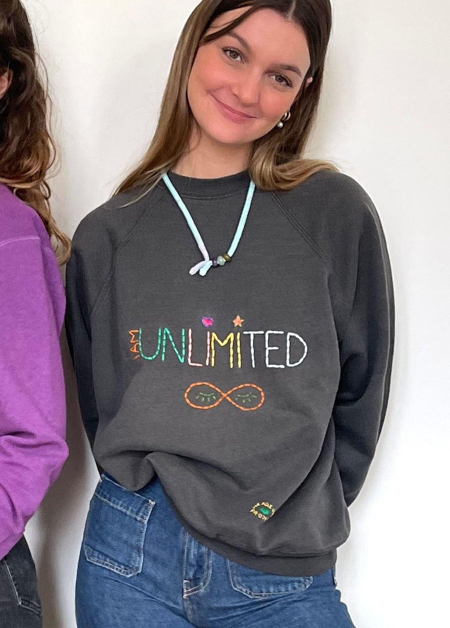 Sweat Vintage Brodé Mantra "I'mUnlimited"