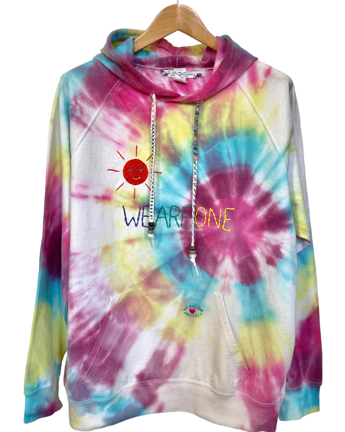 Hoodie Vintage Brodé Mantra "WeAreOne"